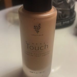 Younique “Chiffon” Foundation